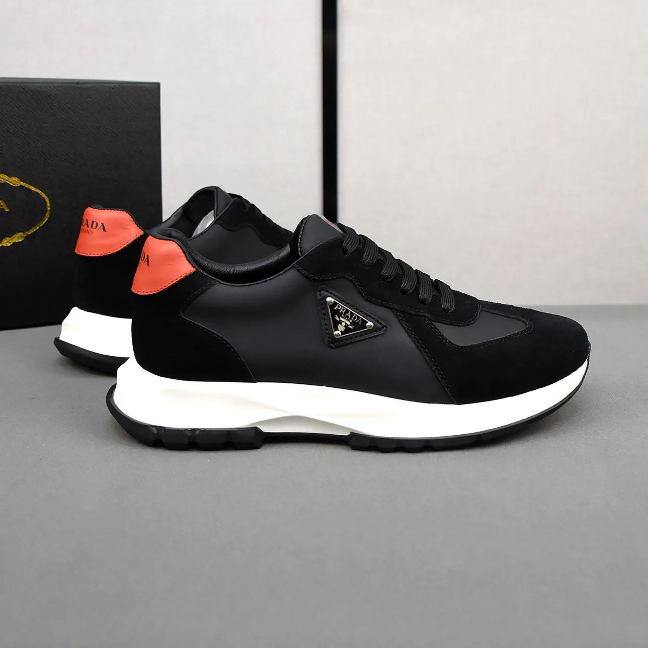 PP500🍒🍒🍒【PRADA】The upper is made of first-layer cowhide, sheepskin lining, and ultra-light soft elastic PU outsole. Men's size 38-44 (just choose according to your usual wearing size).